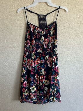 Pretty Stretchy Floral Mini Dress Size M